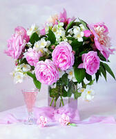 Без бренда «Нежный букетик с розами и настойка» в Чите в интернет-магазине Без бренда «Нежный букетик с розами и настойка» в Чите