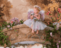 Маленький нежный ангелочек на мостике