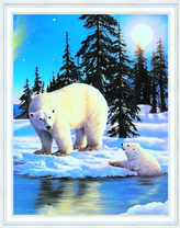 Белая медведица и ее малыш в солнечный день