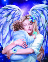 Красивый ангел с маленьким ребенком на руках